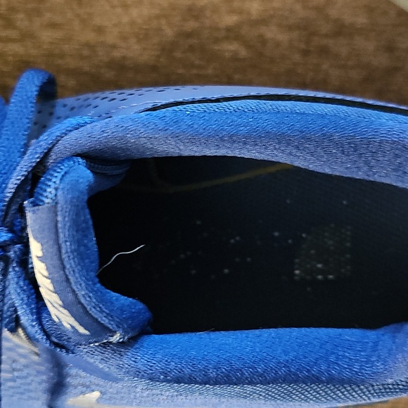 Nike Legend Trainers - Picture 6 of 8